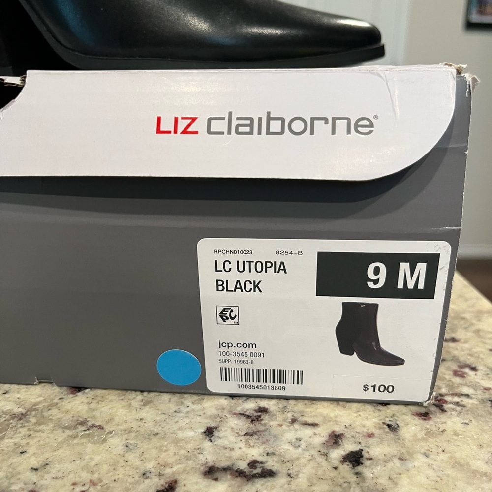 Liz Claiborne Womens Booties Size
9 - Picture 5 of 7